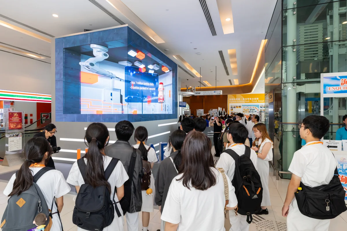 科技園公司展區以裸眼3D技術吸引大批市民參觀。