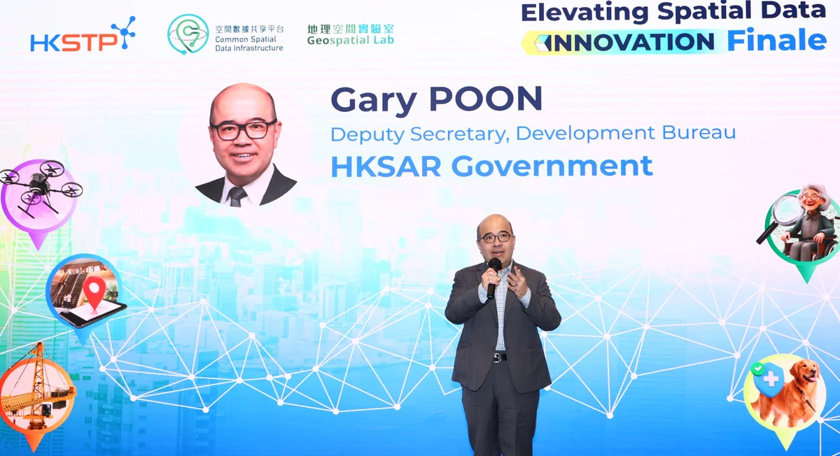 「Elevating Spatial Data Innovation」計劃決賽及頒獎禮現場,發展局副秘書長(規劃及地政)潘偉榮先生在閉幕辭中強調,空間數據應用潛力無窮,未來將推動這一生態圈拓展至更多領域,實現「惠及所有人、由所有人共同推動」(For All and By All)的願景。